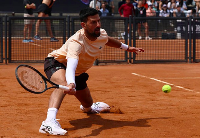 Novak Djokovic admite que ainda busca a forma física ideal para a disputa no saibro italiano. (Foto: Reprodução/ATP)