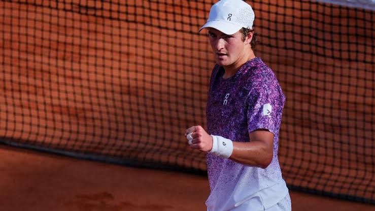 João Fonseca na primeira rodada de Roland Garros em 2026 Imagem: Franco Arland/Getty Images