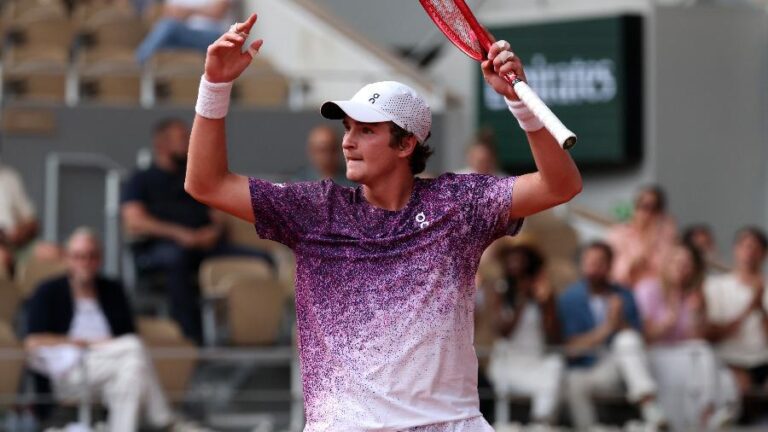 Fim do tabu! João Fonseca é o primeiro brasileiro a derrotar Novak Djokovic