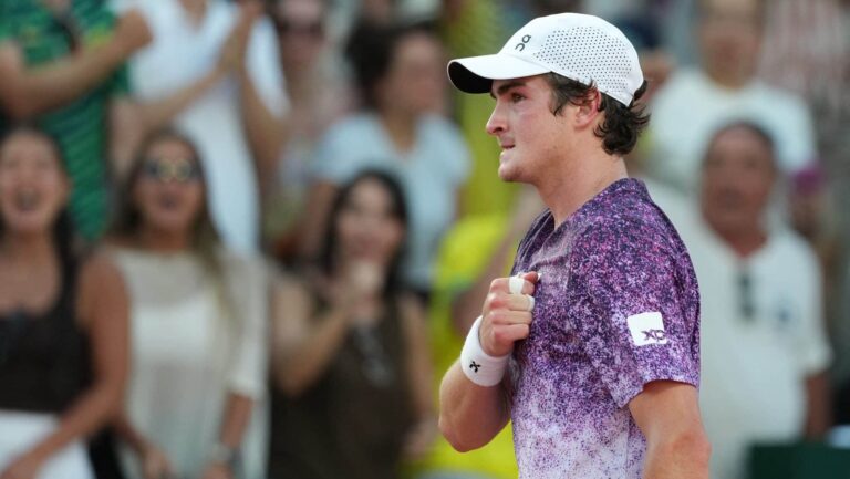 João Fonseca busca virada inacreditável e tem encontro marcado com Djokovic