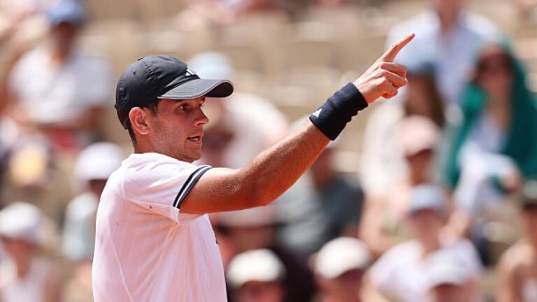 Roland Garros: Rafael Jodar empurra boleira em atitude polêmica e avança às oitavas