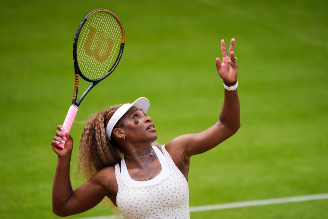 Serena Williams durante o WTA de Queen's 2026.