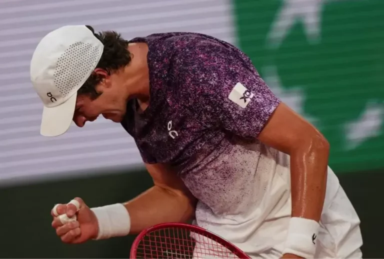 Sob os olhos de Guga, João Fonseca elimina Ruud e quebra jejum de 22 anos em Grand Slams