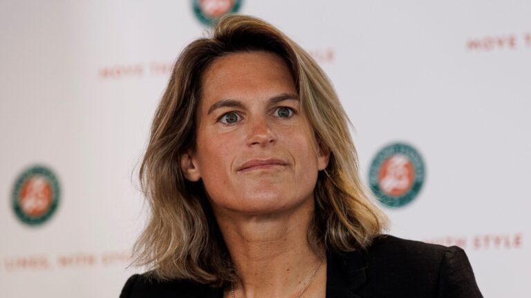 Por que Roland Garros escala menos mulheres à noite? Amélie Mauresmo explica