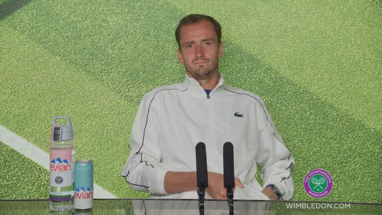 “A maioria é inocente”: Medvedev quebra o silêncio e defende Vondrousova após suspensão por doping