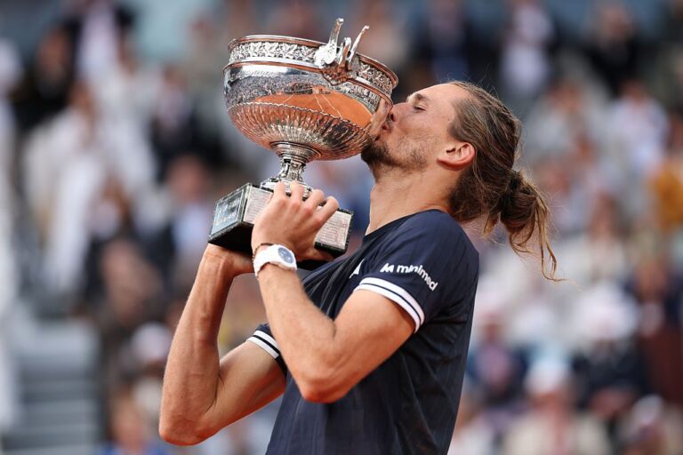 Campeão de Roland Garros, Alexander Zverev exalta equipe, cita Marcelo Melo e consola Cobolli