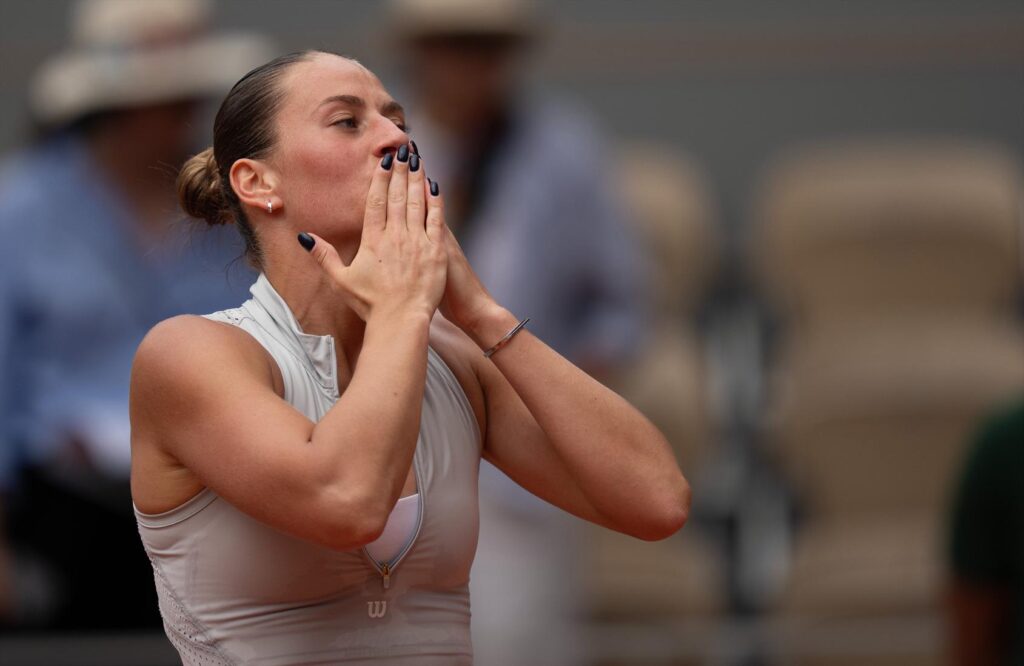 Kostyuk celebra semifinal em Roland Garros. Foto: Susan Mullane-Imagn Images/NHL content