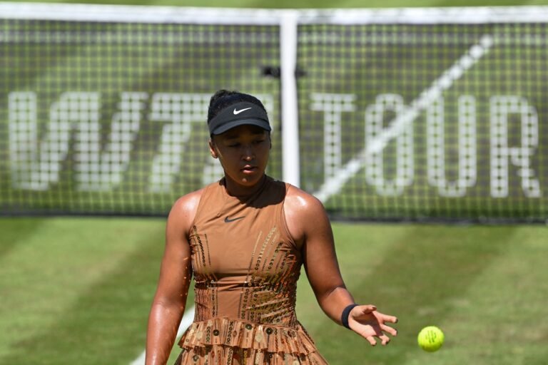 Naomi Osaka vence Alexandrova, quebra jejum e avança à semifinal do WTA 500