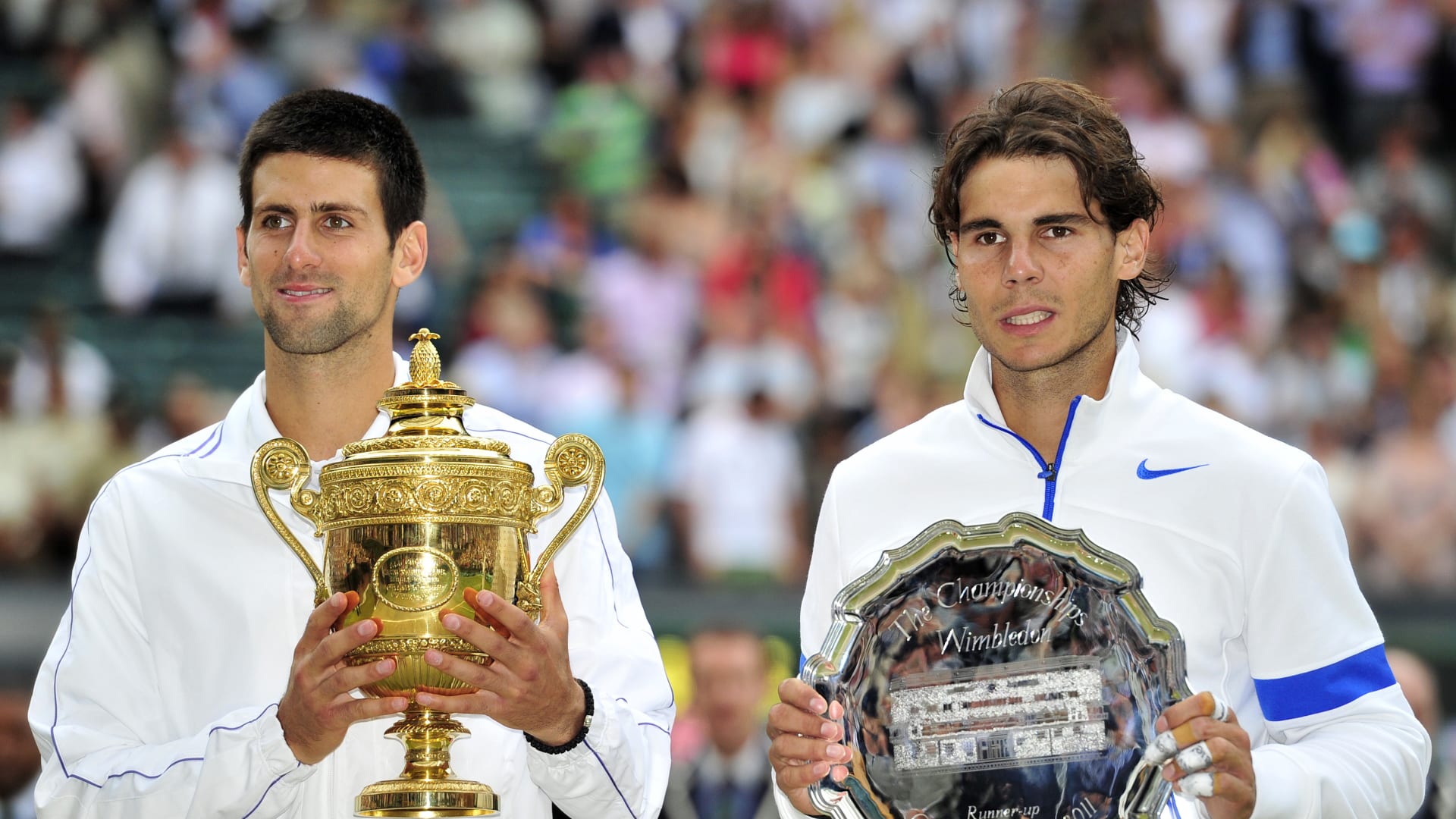 Novak Djokovic ergue o seu primeiro troféu de Wimbledon, coroando a vitória na final contra Rafael Nadal, que ficou com o vice-campeonato na grama sagrada.