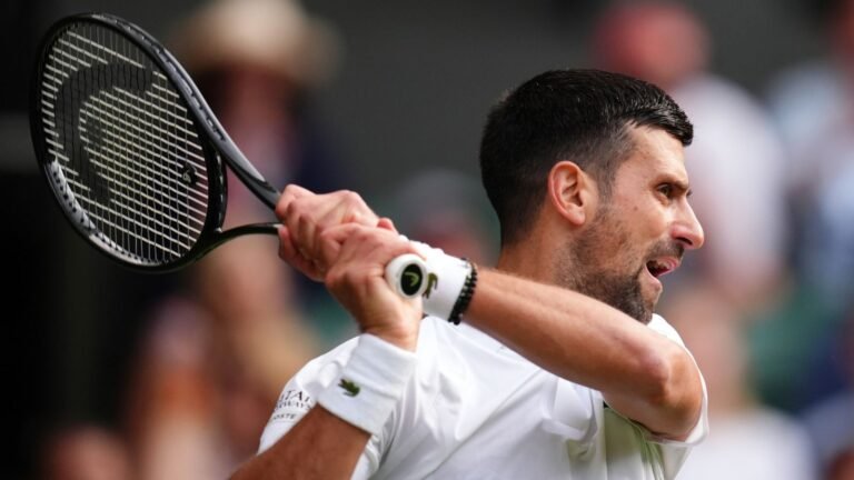 Djokovic supera estreia dura em Wimbledon, mira recorde de Federer e reage a pedido de casamento