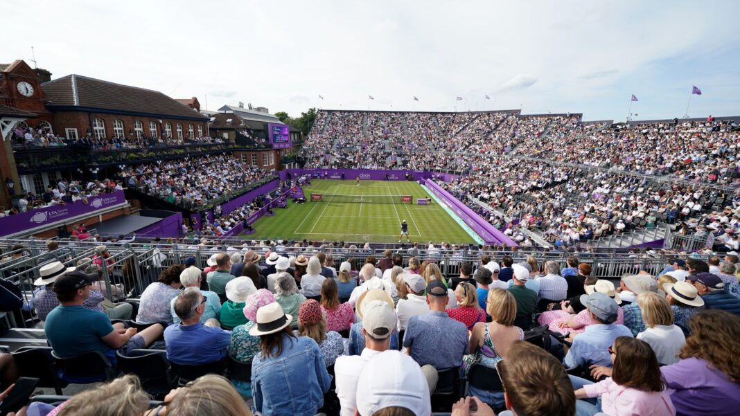 Quadra central do torneio de Queen's, tradicional evento realizado na grama londrina antes de Wimbledon.